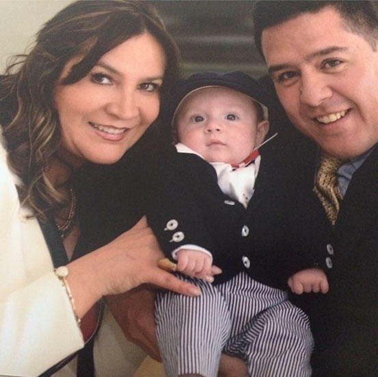 DIANA Y OMAR
SE CONOCIERON EN EL CLUB DE AMIGOS. SE CASARON Y AHORA CONFORMAN UNA LINDA FAMILIA CON SU HERMOSO HIJO, FRUTO DE ESTA LINDA RELACIÓN